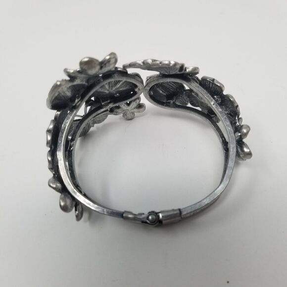ANTIQUED SILVER LIKE FLOWERS BUTTERFLIES BRACELET - Picture 10 of 11
